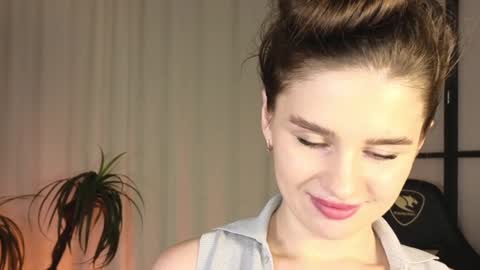 Snapshot of elliephant_ chatting on 12/30/24, 03:24 just Emily online show from 12/30/24, 03:24