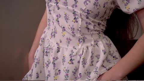 Snapshot of elliephant_ chatting on 01/05/25, 03:34 just Emily online show from 01/05/25, 03:34