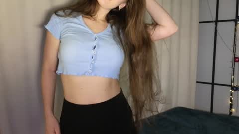 Snapshot of elliephant_ chatting on 01/11/25, 06:33 just Emily online show from 01/11/25, 06:33