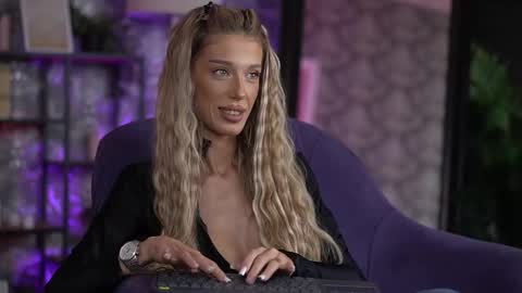 Ellie online show from 09/13/25, 07:19