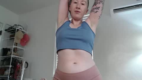 Ellie Rowyn online show from 10/22/25, 09:47