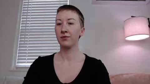 Ellie Rowyn online show from 12/04/25, 10:18