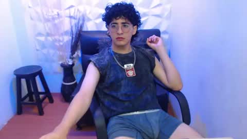 Snapshot of elliot_03 chatting on 06/11/26, 12:25 elliot_03 online show from 06/11/26, 12:25