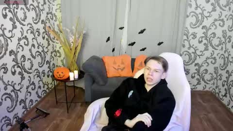 elliot_mars_ online show from 10/28/25, 05:26