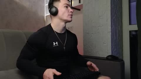 elliot_muscle04 online show from 03/01/26, 03:36