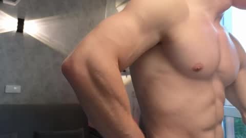 elliot_muscle04 online show from 05/29/26, 02:48