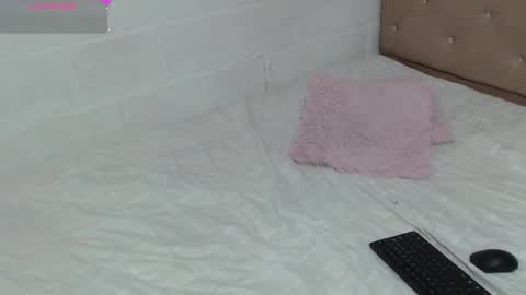 Snapshot of elliot_stone18 chatting on 09/14/25, 11:48 Elliot Fit online show from 09/14/25, 11:48