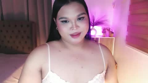 Snapshot of ellise_husson chatting on 12/22/25, 12:46 Ellise online show from 12/22/25, 12:46