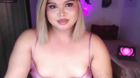 Snapshot of ellise_husson chatting on 05/18/26, 04:07 Ellise online show from 05/18/26, 04:07