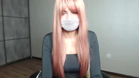 Snapshot of ellisnikki chatting on 12/13/25, 10:48 EllisNikki online show from 12/13/25, 10:48