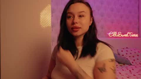 ElliSweettease online show from 10/06/25, 02:20