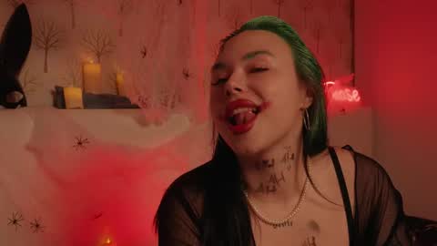 ElliSweettease online show from 10/31/25, 06:58