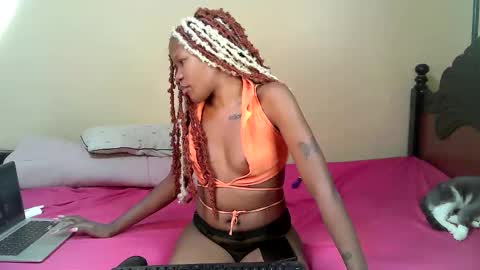 Snapshot of elllanna chatting on 11/05/25, 02:11 elllanna online show from 11/05/25, 02:11