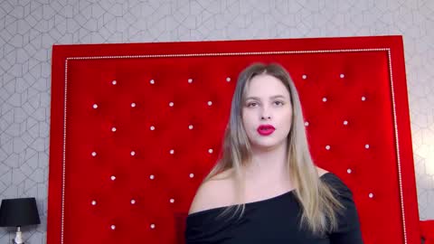 Snapshot of ellsa_jean chatting on 11/03/25, 04:58 Elsa Jean online show from 11/03/25, 04:58