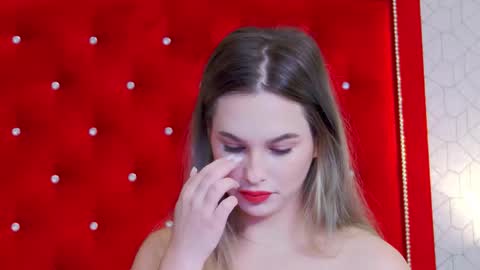 Snapshot of ellsa_jean chatting on 11/05/25, 03:06 Elsa Jean online show from 11/05/25, 03:06