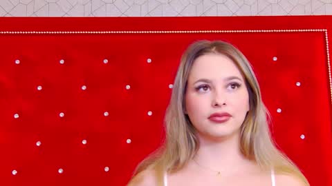 Snapshot of ellsa_jean chatting on 11/19/25, 03:28 Elsa Jean online show from 11/19/25, 03:28