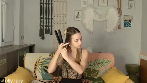 Snapshot of elly_ary chatting on 12/01/25, 09:20 elly_ary online show from 12/01/25, 09:20