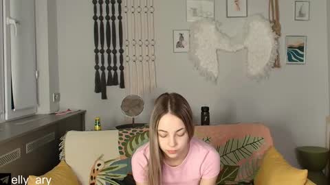 Snapshot of elly_ary chatting on 12/13/25, 09:31 elly_ary online show from 12/13/25, 09:31