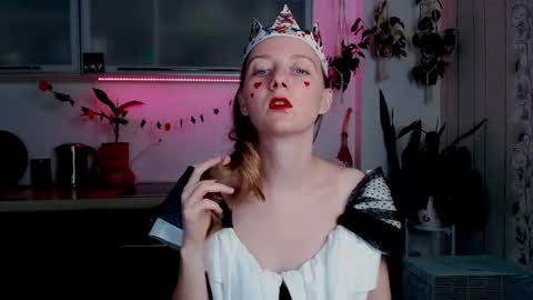 elly_helly online show from 10/31/25, 08:21