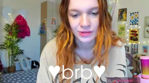 Snapshot of elly_milas chatting on 04/19/26, 06:24 Elly Fansly online show from 04/19/26, 06:24