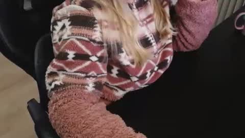 Snapshot of elly_petite chatting on 10/25/25, 07:41 Elly online show from 10/25/25, 07:41