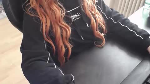 Snapshot of elly_petite chatting on 11/12/25, 09:53 Elly online show from 11/12/25, 09:53