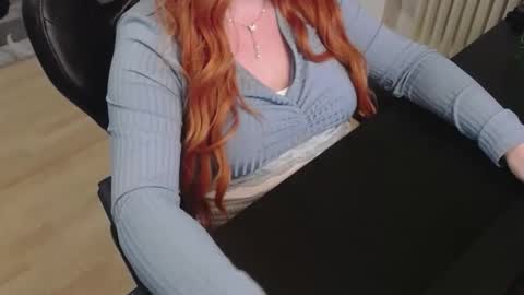 Snapshot of elly_petite chatting on 11/19/25, 07:14 Elly online show from 11/19/25, 07:14