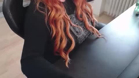 Snapshot of elly_petite chatting on 11/23/25, 09:09 Elly online show from 11/23/25, 09:09