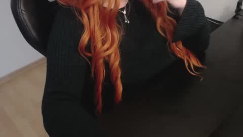 Snapshot of elly_petite chatting on 11/26/25, 12:17 Elly online show from 11/26/25, 12:17