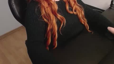 Snapshot of elly_petite chatting on 11/27/25, 07:16 Elly online show from 11/27/25, 07:16