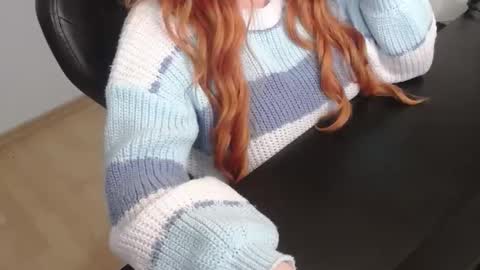 Snapshot of elly_petite chatting on 11/29/25, 06:44 Elly online show from 11/29/25, 06:44