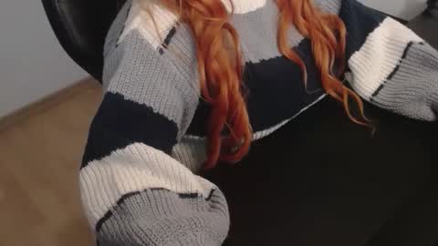 Snapshot of elly_petite chatting on 12/03/25, 07:01 Elly online show from 12/03/25, 07:01