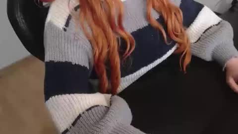 Snapshot of elly_petite chatting on 12/05/25, 02:58 Elly online show from 12/05/25, 02:58