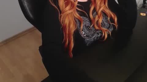 Snapshot of elly_petite chatting on 12/14/25, 10:03 Elly online show from 12/14/25, 10:03