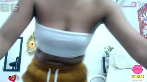 Elly online show from 10/10/25, 03:22