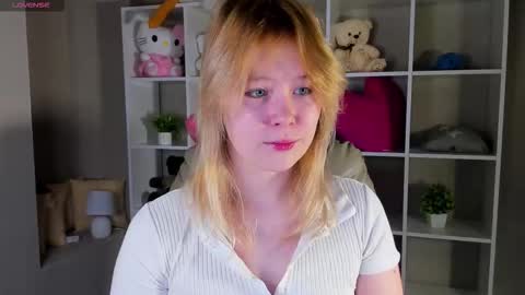 Snapshot of ellya_castro chatting on 09/15/25, 12:10 ellya_castro online show from 09/15/25, 12:10