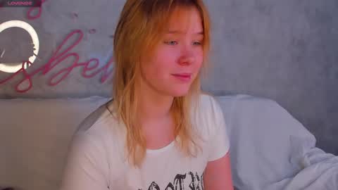 Snapshot of ellya_castro chatting on 09/18/25, 12:12 ellya_castro online show from 09/18/25, 12:12