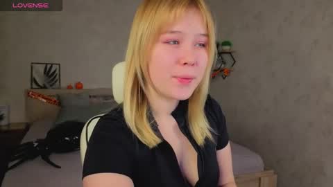 Snapshot of ellya_castro chatting on 10/23/25, 01:27 ellya_castro online show from 10/23/25, 01:27