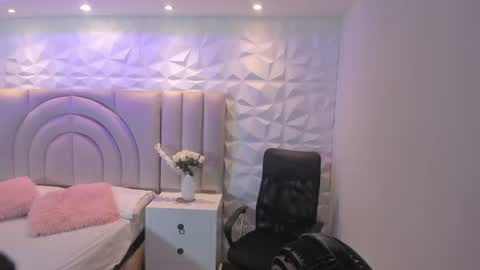 Ellye online show from 07/16/26, 11:16