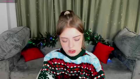 Snapshot of ellyford chatting on 12/08/24, 05:22 Elly online show from 12/08/24, 05:22