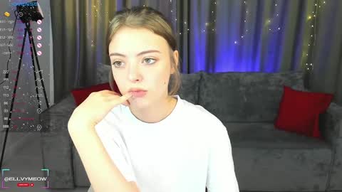 Snapshot of ellyford chatting on 01/05/25, 11:26 Elly online show from 01/05/25, 11:26