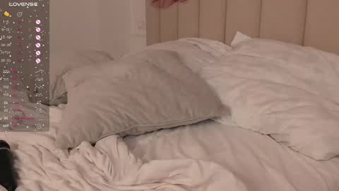 Snapshot of ellyford chatting on 03/07/25, 04:55 Elly online show from 03/07/25, 04:55