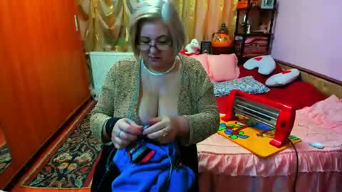 ellyhot53 online show from 12/04/24, 01:53