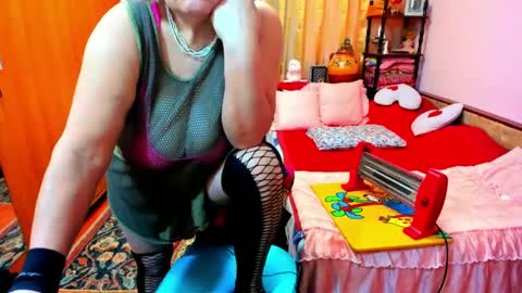 ellyhot53 online show from 12/13/24, 12:09