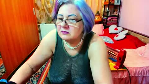 ellyhot53 online show from 12/19/24, 12:34