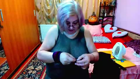 ellyhot53 online show from 02/18/25, 02:49