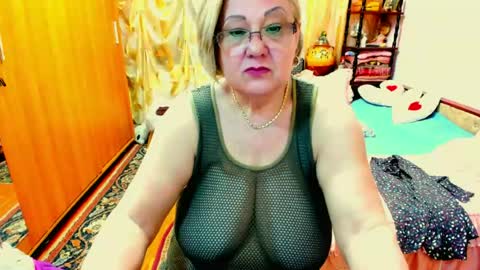 ellyhot53 online show from 06/18/26, 03:05