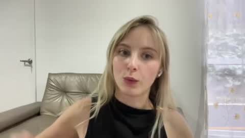 Snapshot of ellykeyofficial chatting on 04/23/26, 07:38 ellykeyofficial online show from 04/23/26, 07:38