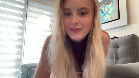 Snapshot of ellykeyofficial chatting on 05/03/26, 08:04 ellykeyofficial online show from 05/03/26, 08:04