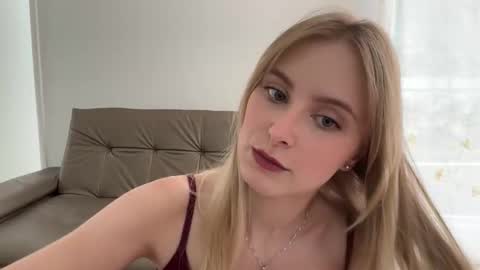 Snapshot of ellykeyofficial chatting on 05/18/26, 03:51 ellykeyofficial online show from 05/18/26, 03:51